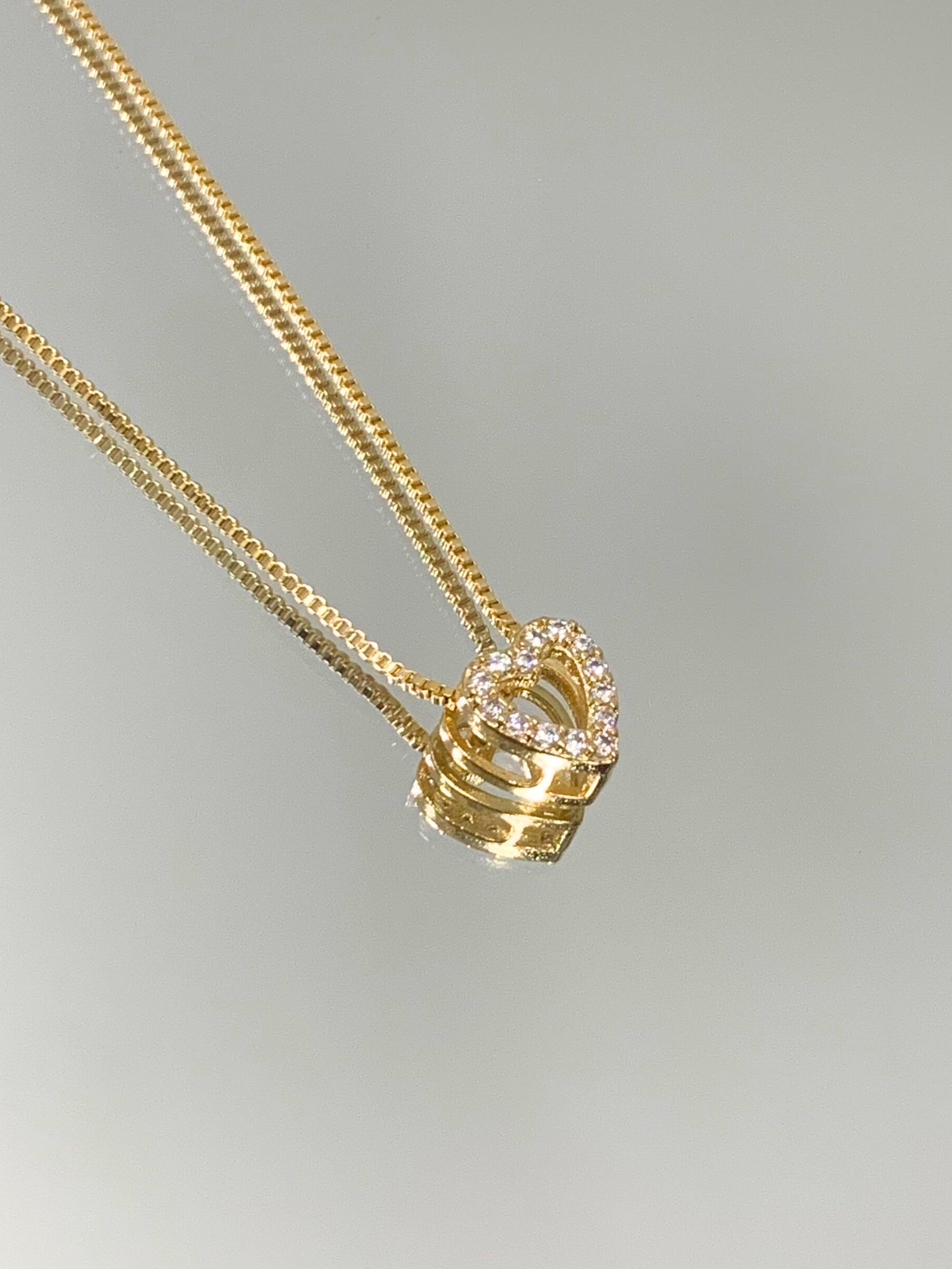Colar Coração Cravejado Vazado folheado a ouro 18K