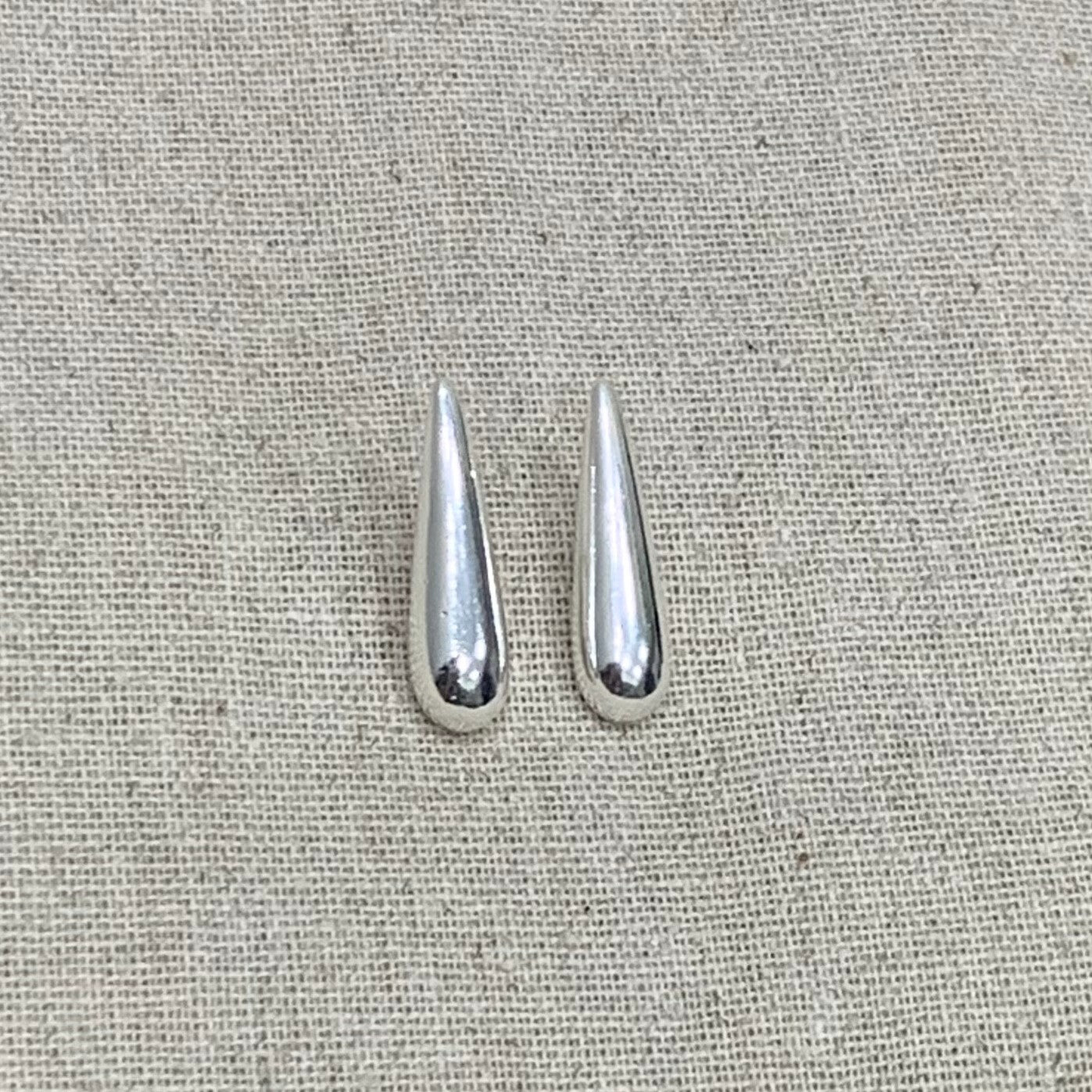 Brinco Gota Invertida folheado a prata