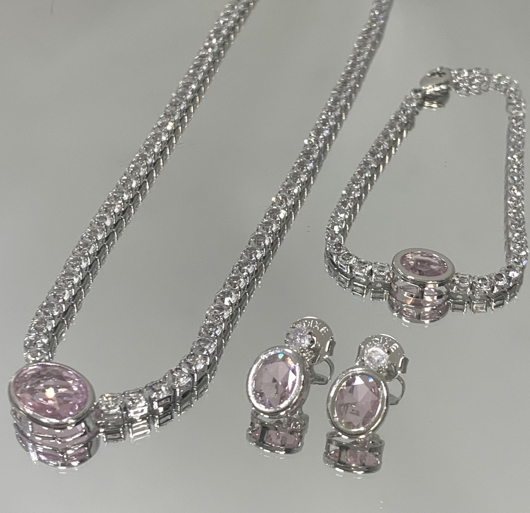 Conjunto Riviera Pedra oval Rosa Quartzo folheado a ródio