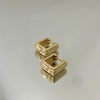 Brinco Argola Quadrada M frisada folheada a ouro 18K