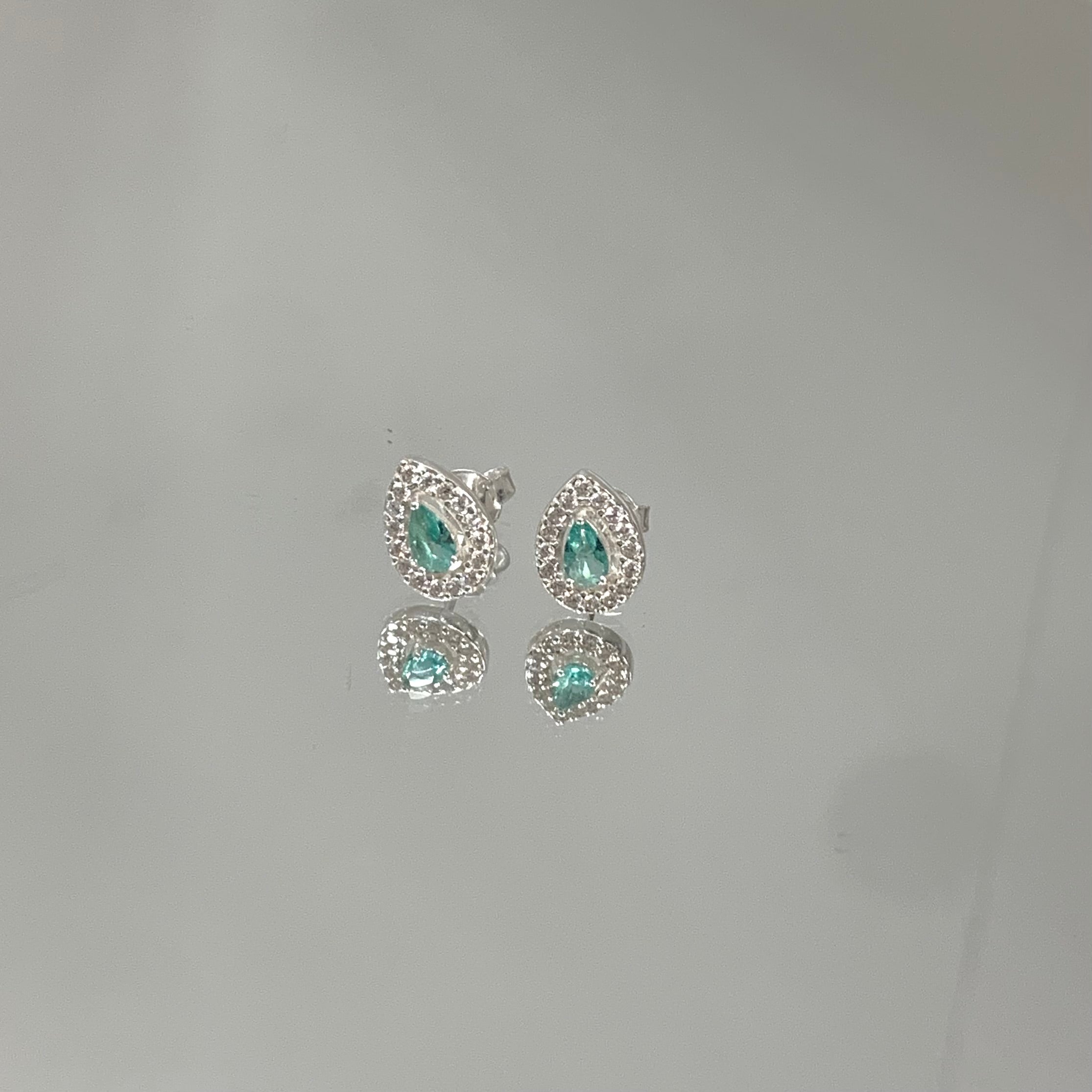 Brinco gota cravejada em prata 925