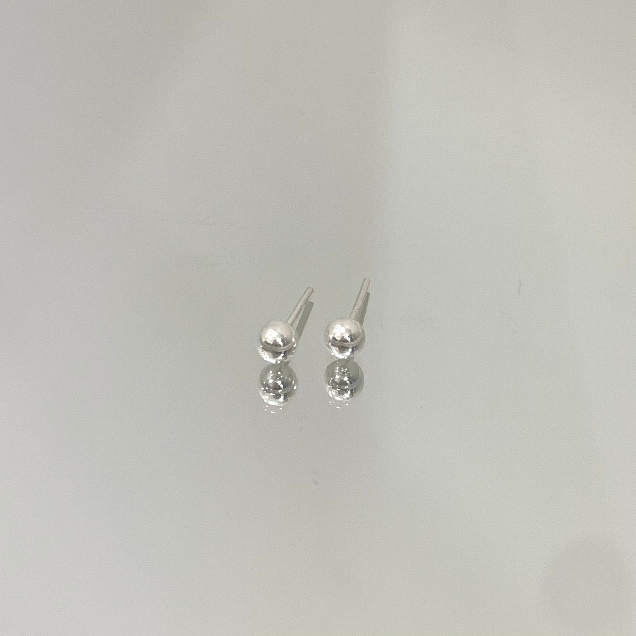 Brinco bolinha 4mm em prata 925