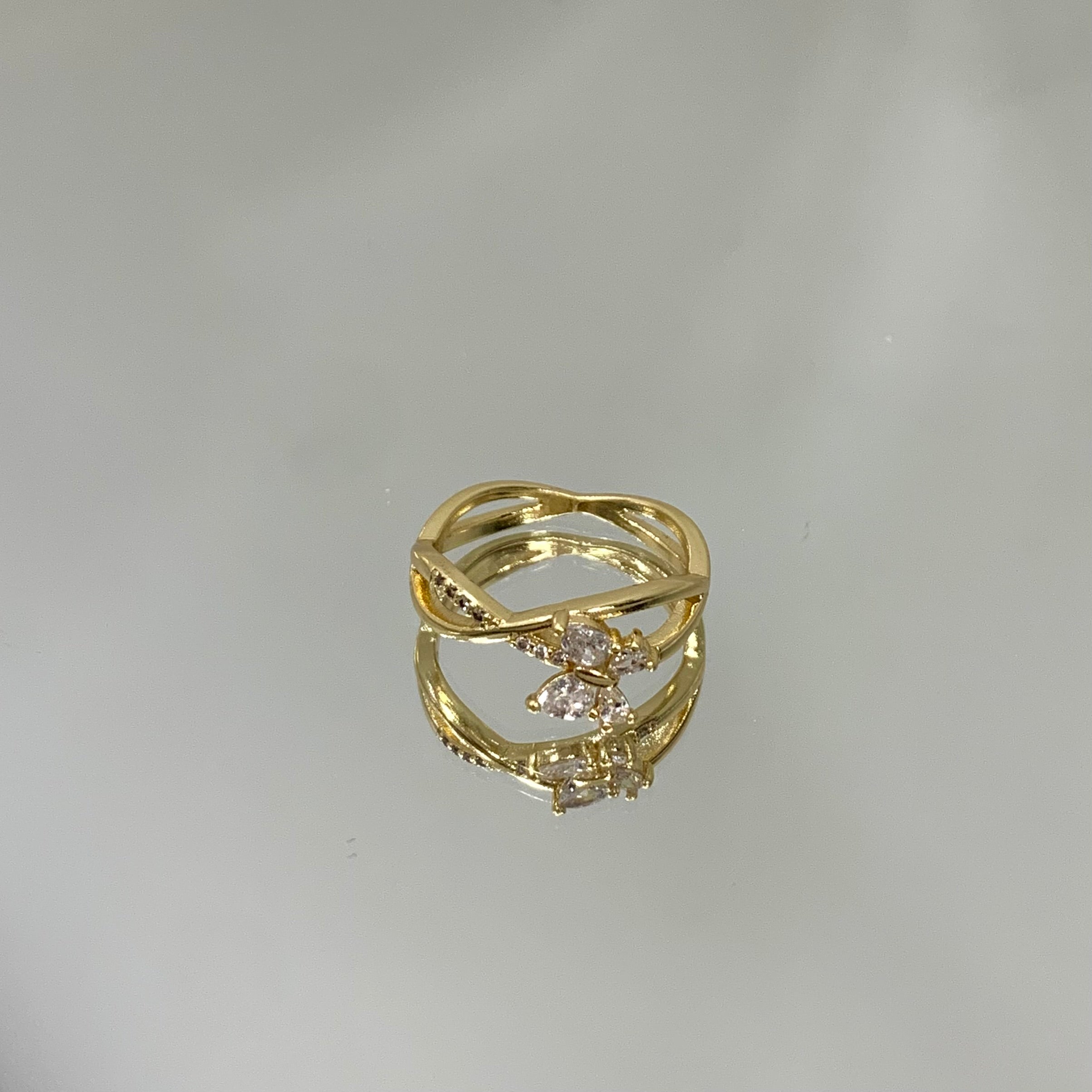 Anel borboleta no infinito folheado a ouro 18K