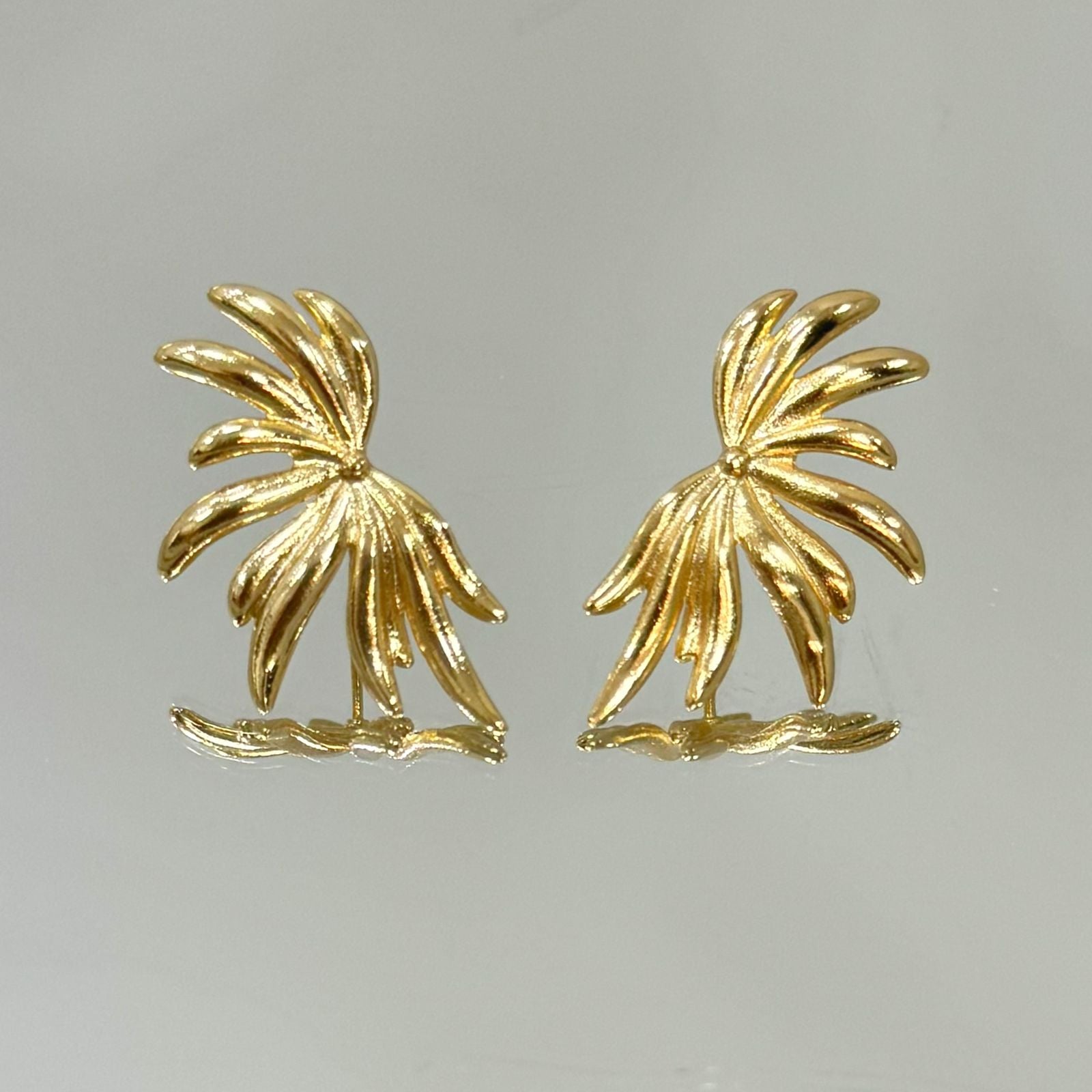 Brinco Flor solar folheado a ouro 18K