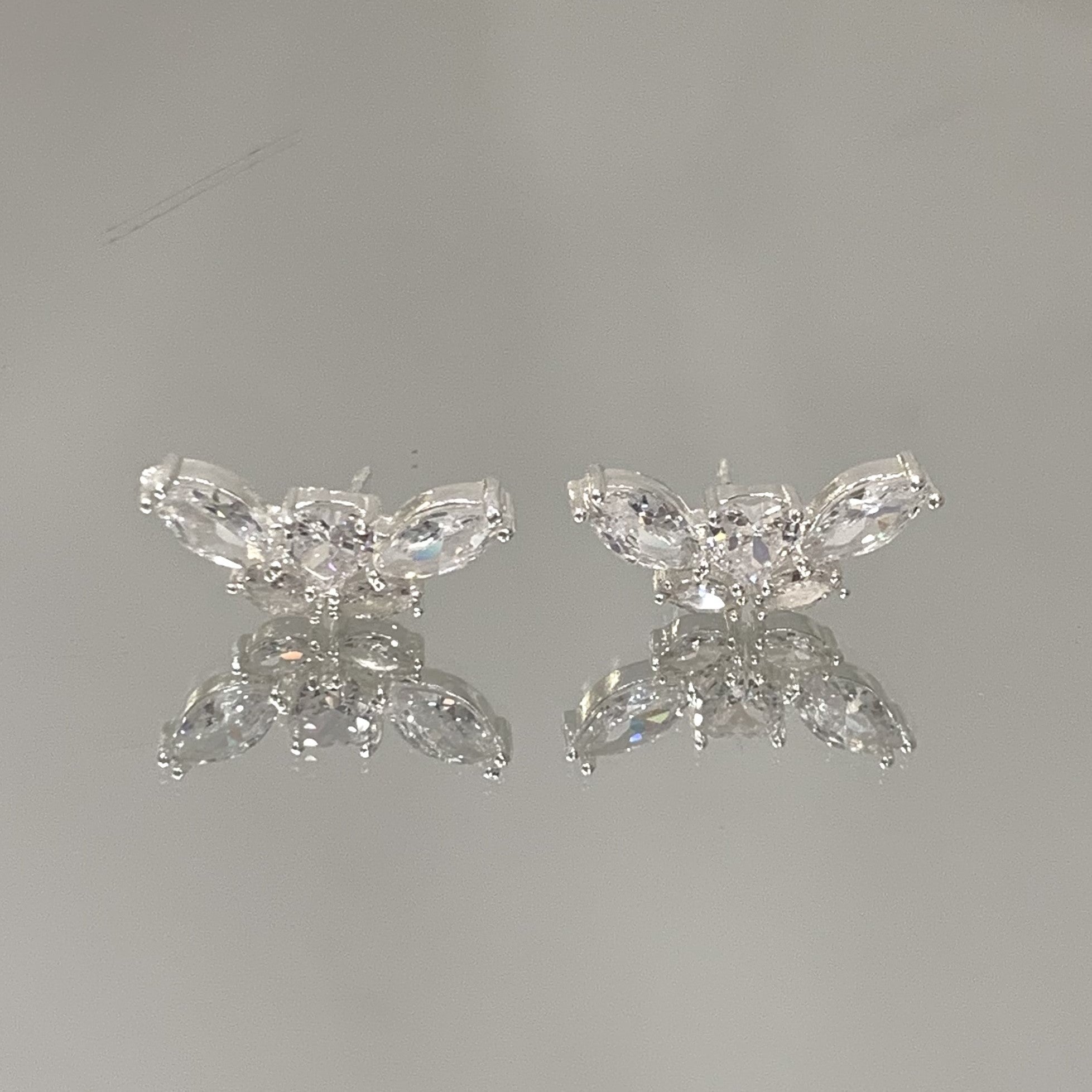 Brinco Fly cristal folheado a prata