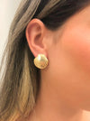 Brinco Concha folheado a ouro 18K
