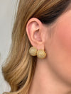 Brinco Esfera Texturizada folheado a ouro 18K