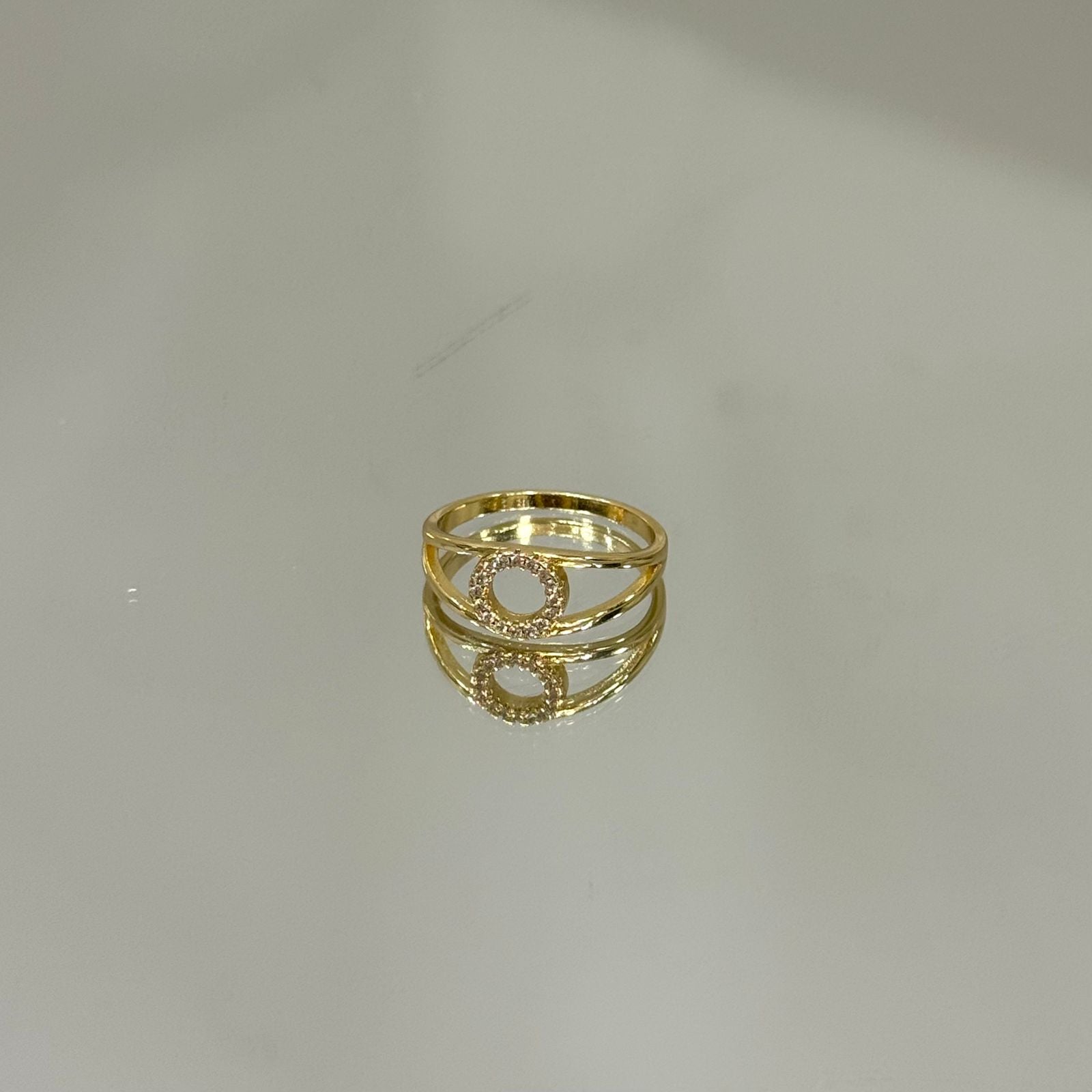 Anel Círculo cravejado folheado a ouro 18K
