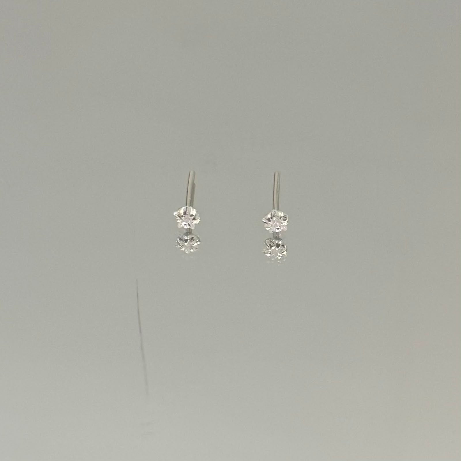 Brinco Estrela em zircônia 3mm em prata 925