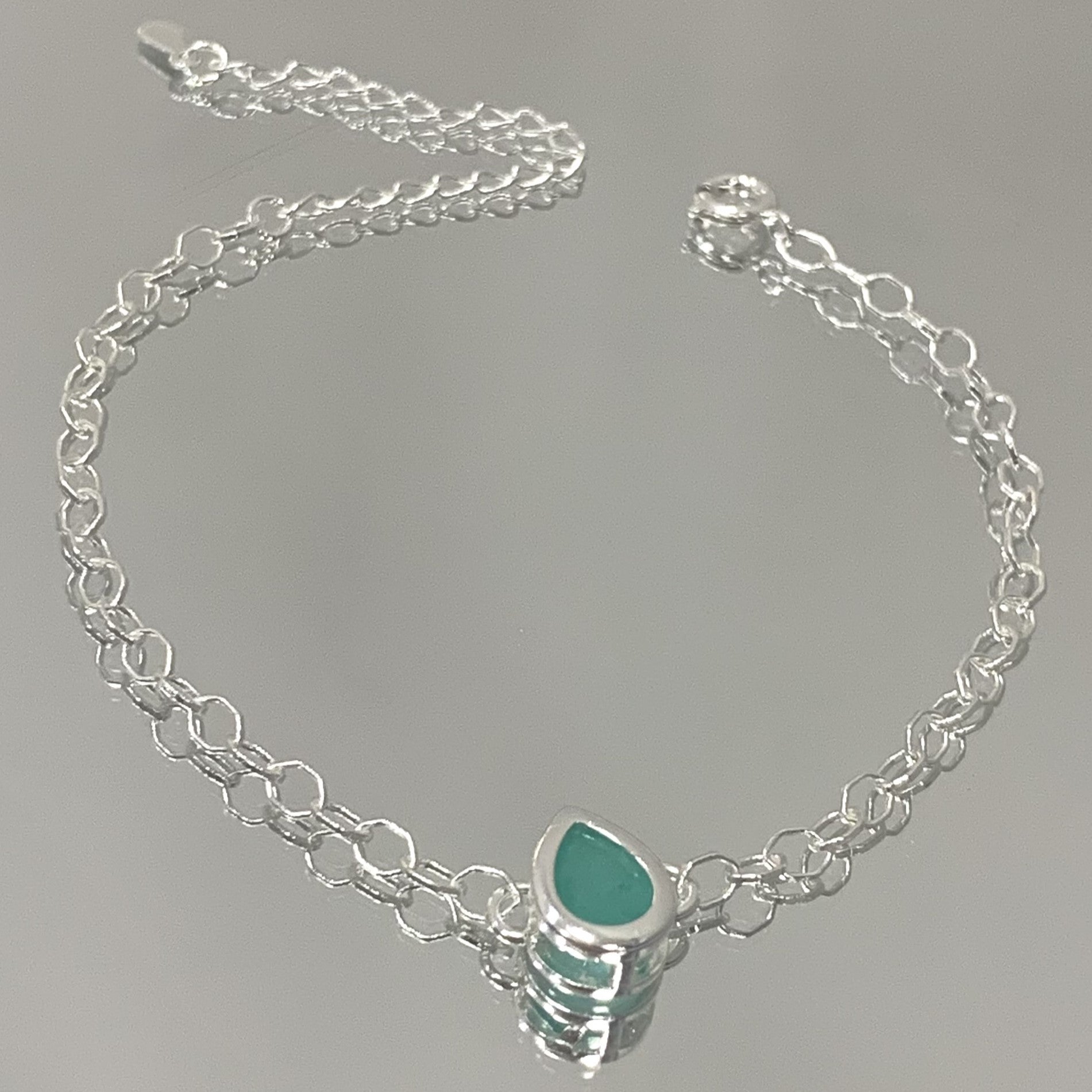Pulseira Gota Esmeralda folheada a prata
