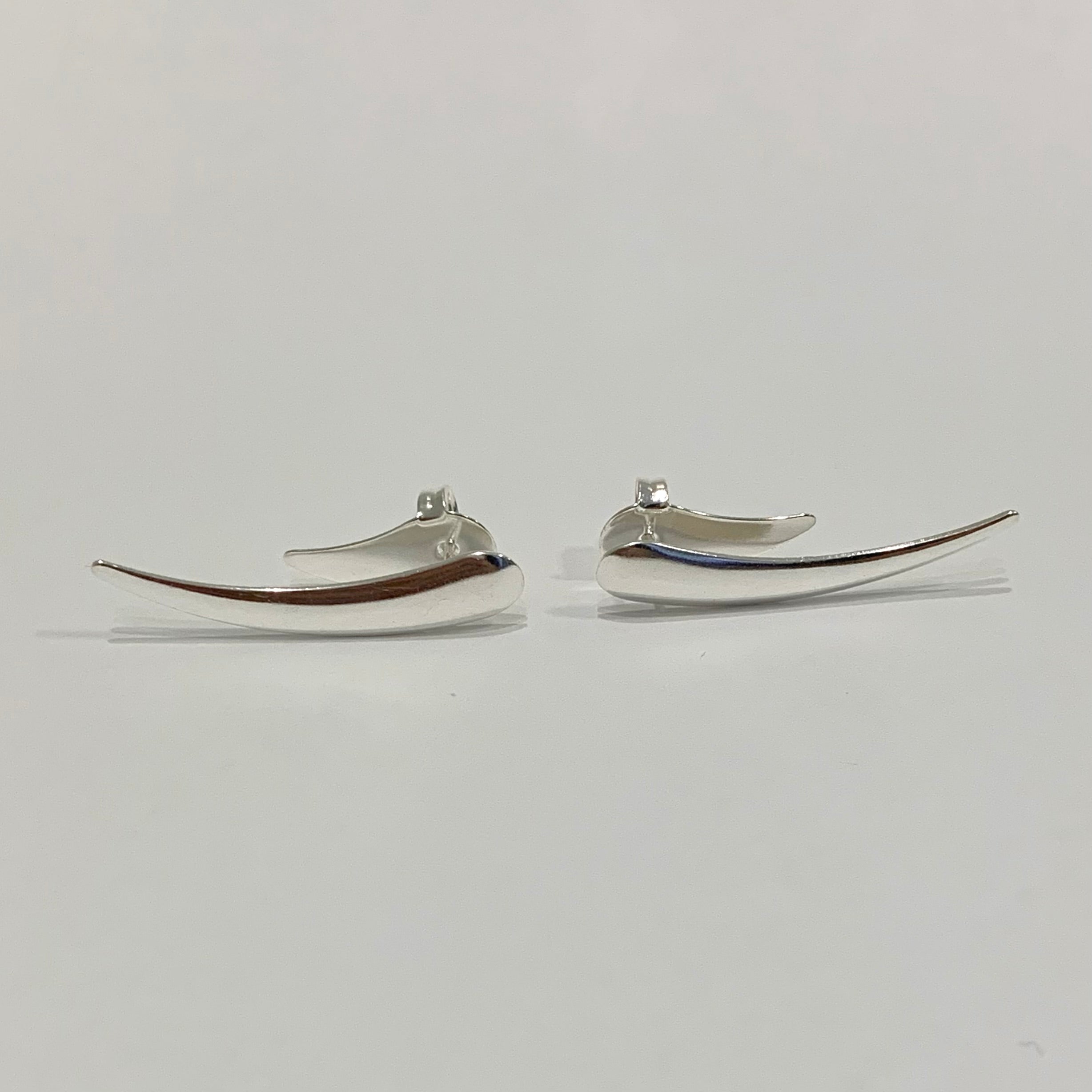 Brinco Ear Cuff Vírgula Maxi folheado a prata
