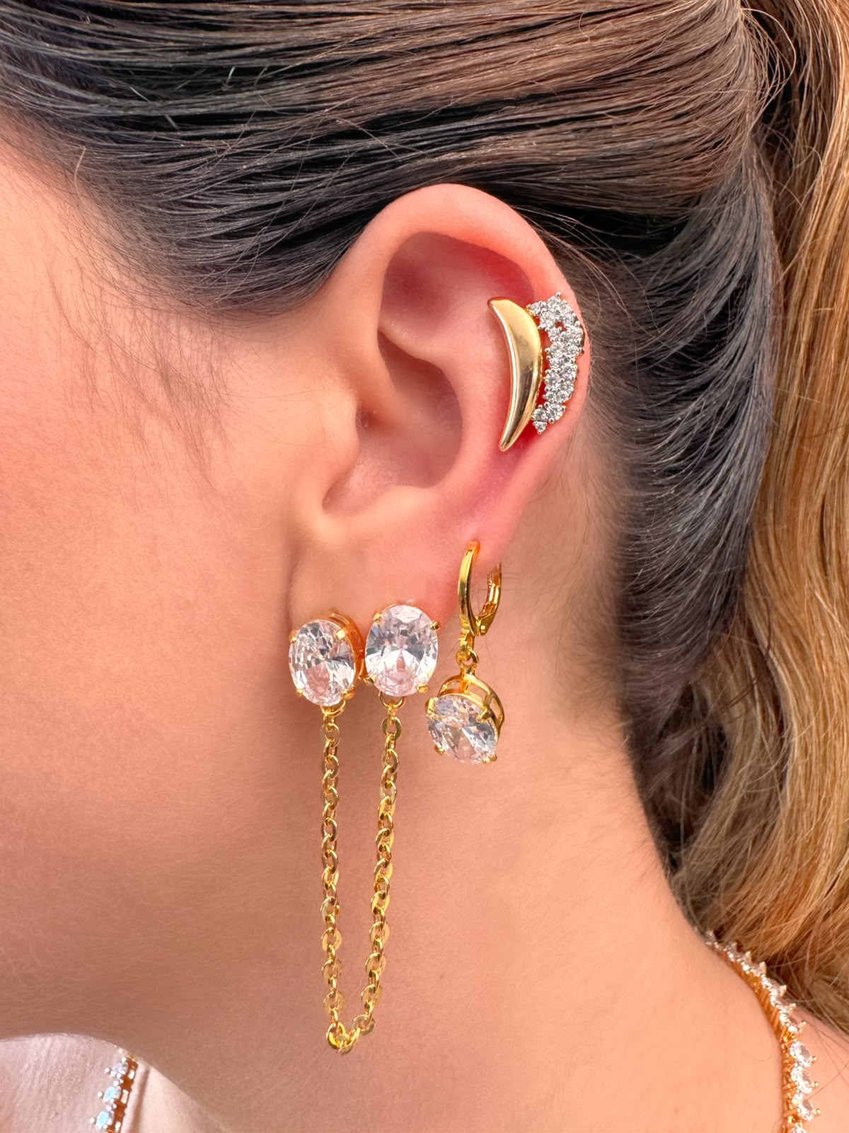 Brinco Argola click cristal oval folheado a ouro 18K