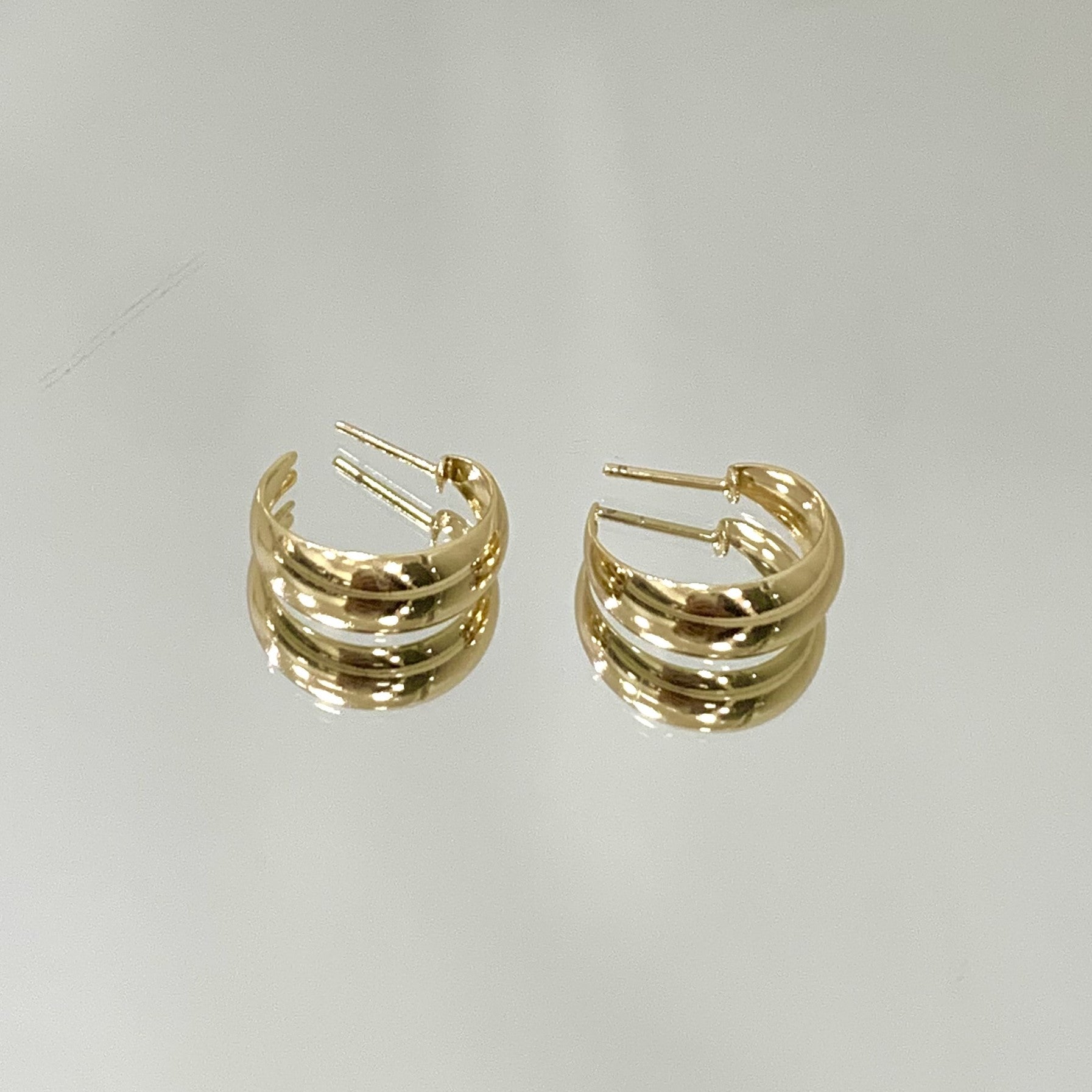 Brinco Argola Abaulada média folheada a ouro 18K
