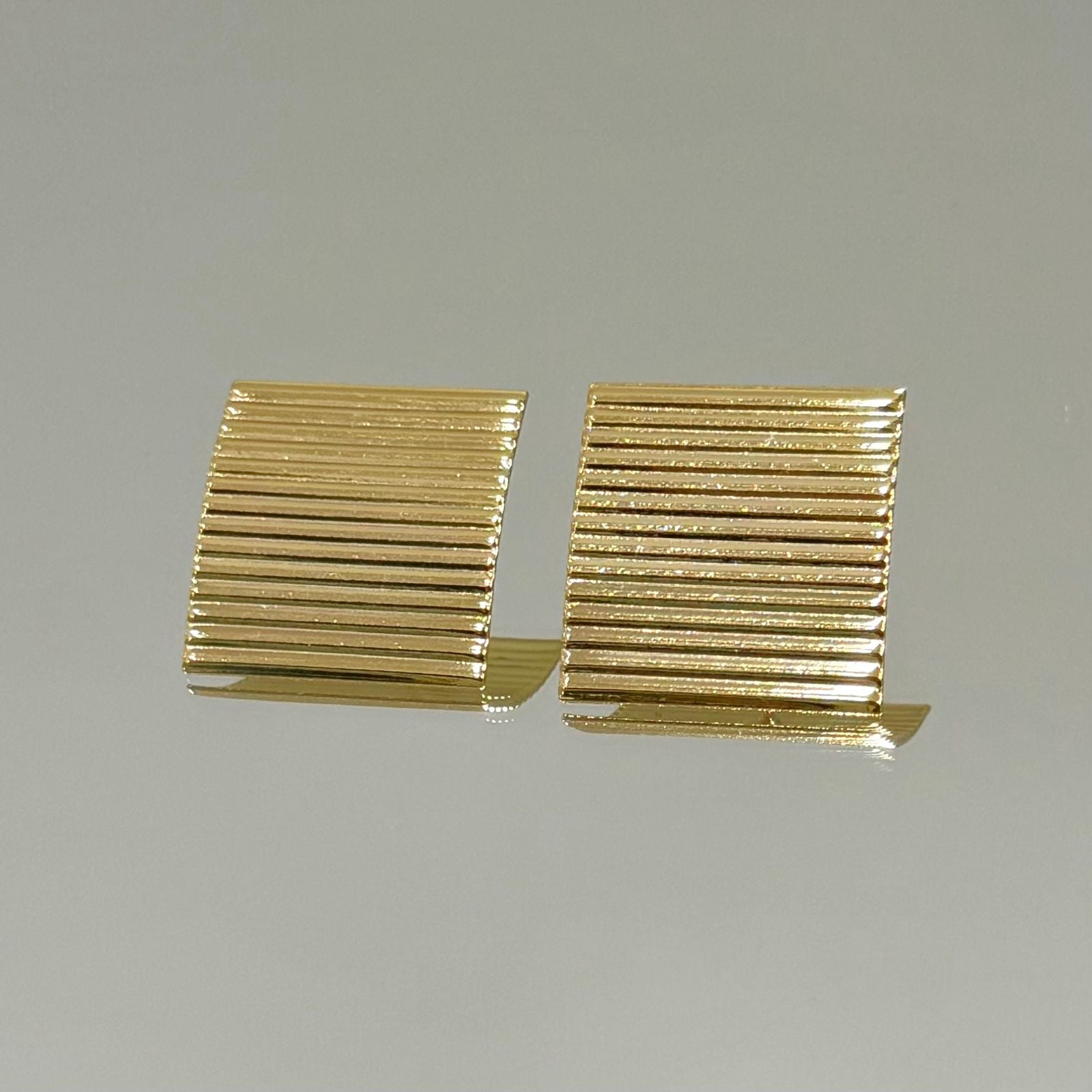 Brinco Quadrado frisado folhado a ouro 18K